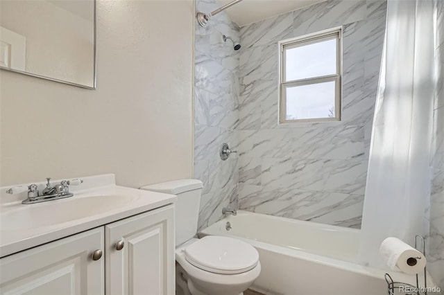 full bathroom with shower / bath combo with shower curtain, vanity, and toilet