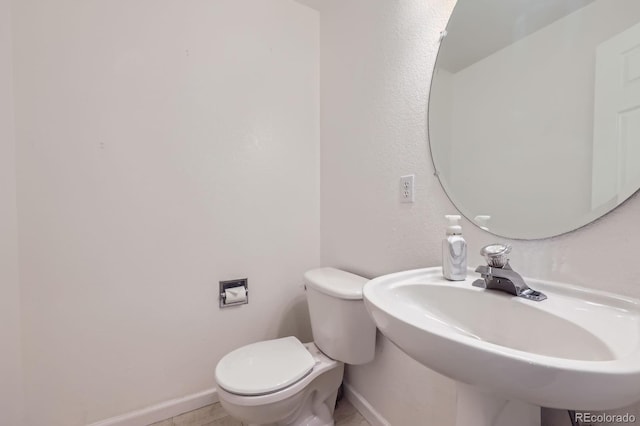 4555 S Auckland Ct, Aurora, CO 80015 - half bath with a sink and toilet