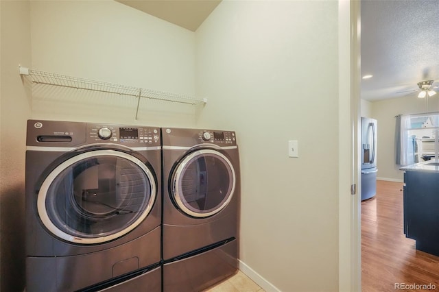 laundry room with ceiling fan, a textured ceiling, and independent washer and dryer