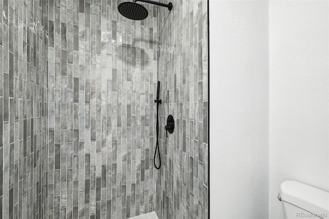 6722 S Independence St, Littleton, CO 80128 - full bathroom with a tile shower and toilet