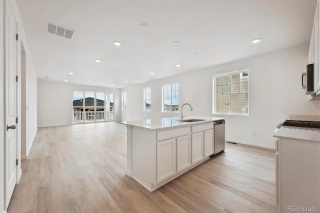 24780 E 39th Ave, Aurora, CO 80019 - kitchen featuring a sink, stainless steel appliances, light wood-style floors, a center island with sink, and recessed lighting