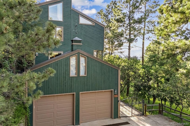 6207 Elbert Pl, Parker, CO 80134 - garage featuring a gate and a garage