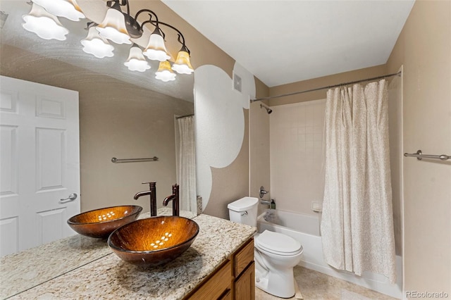 full bathroom featuring shower / tub combo with curtain, a chandelier, vanity, and toilet