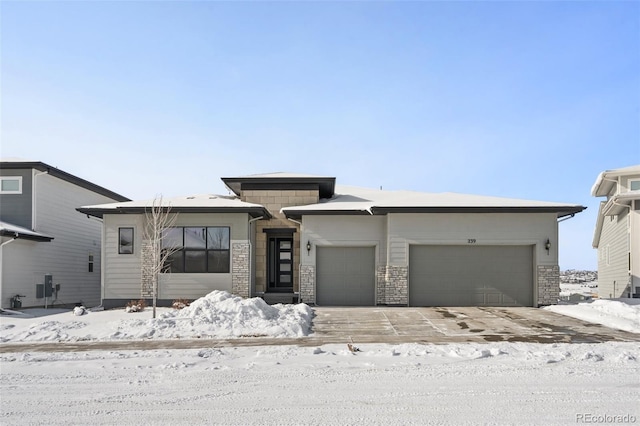 view of front facade featuring a garage