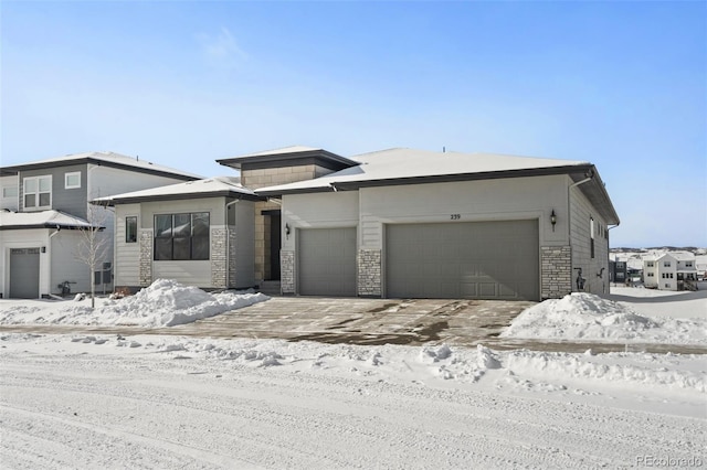 view of front facade featuring a garage