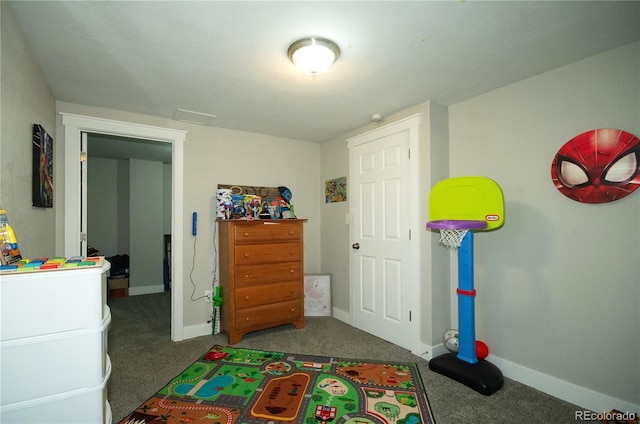 recreation room with carpet flooring