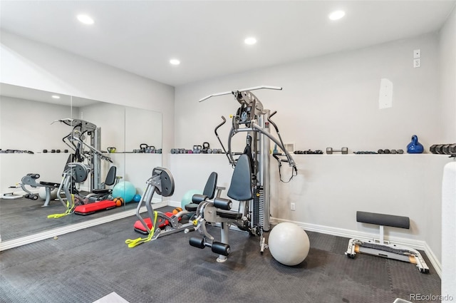 exercise room featuring recessed lighting and baseboards