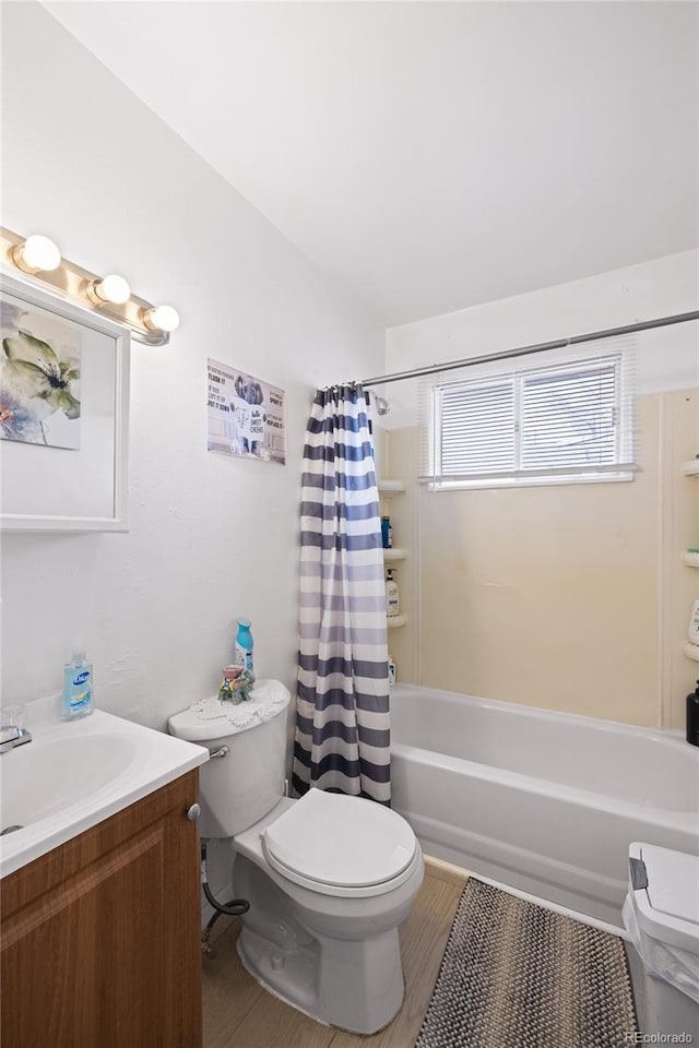1112 W Mesa Ave Unit 1114, Pueblo, CO 81004 - bathroom with toilet, vanity, and shower / bath combination with curtain