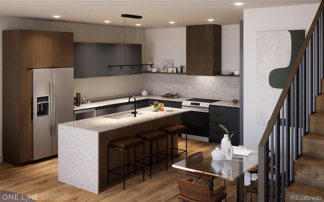 kitchen featuring stainless steel appliances, a breakfast bar, a sink, light wood-type flooring, and modern cabinets