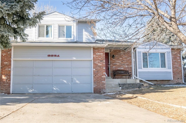 view of front facade featuring a garage