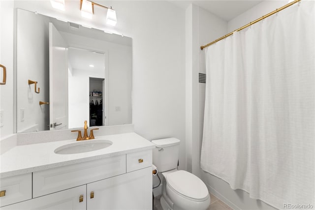 full bathroom with toilet, visible vents, shower / bath combo with shower curtain, and vanity