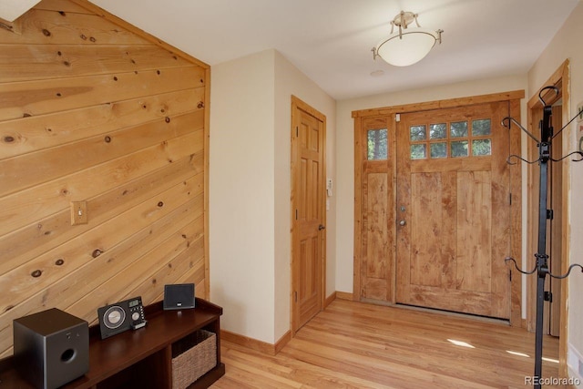 13190 Coyote Song Trl, Conifer, CO 80433 - foyer entrance featuring light wood-type flooring and baseboards