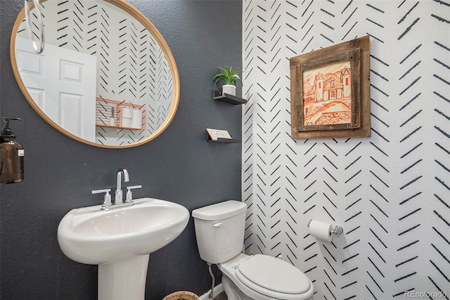 bathroom featuring toilet and sink