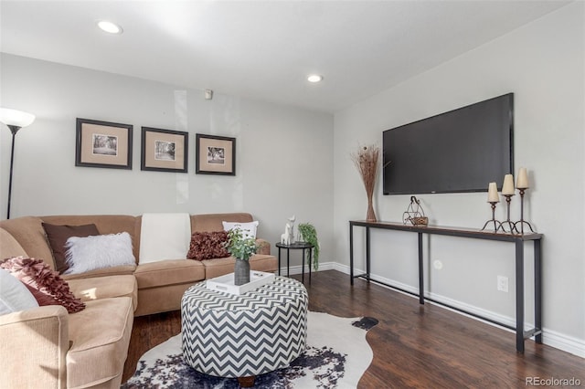 living area featuring recessed lighting, wood finished floors, and baseboards