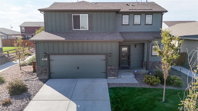 view of front of house featuring a front lawn