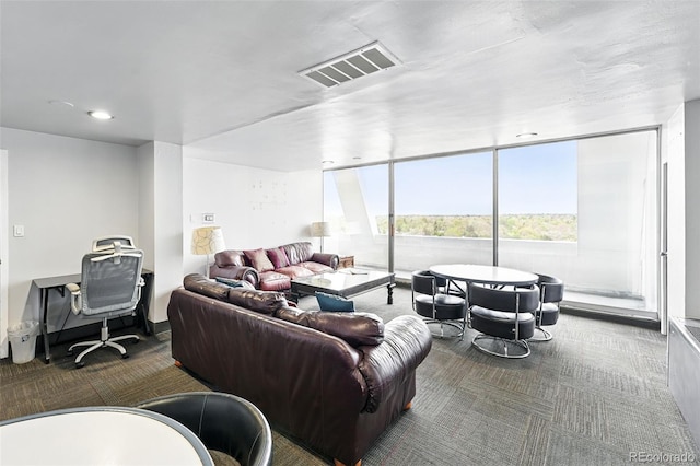 living area featuring carpet flooring and recessed lighting