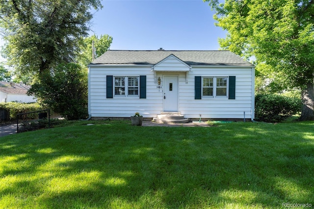 5680 W 41st Ave, Wheat Ridge, CO 80212 - bungalow-style home with entry steps, a front yard, and a shingled roof