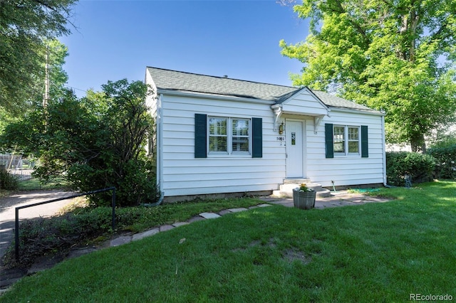 5680 W 41st Ave, Wheat Ridge, CO 80212 - bungalow-style house featuring a front yard and a shingled roof