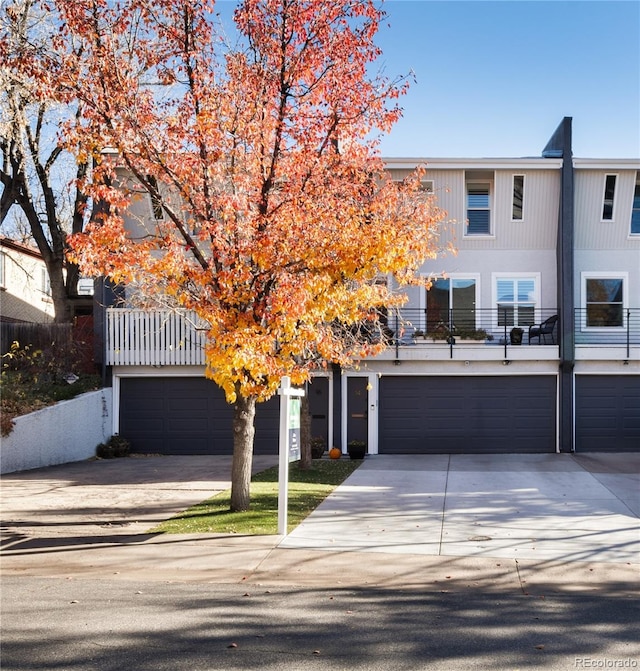 view of front facade with a garage