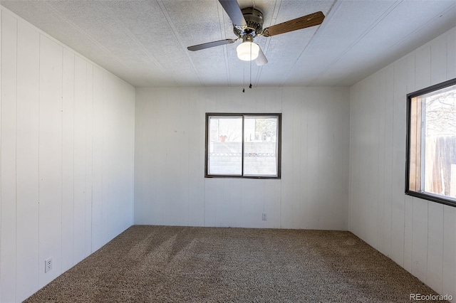 empty room featuring carpet and a ceiling fan