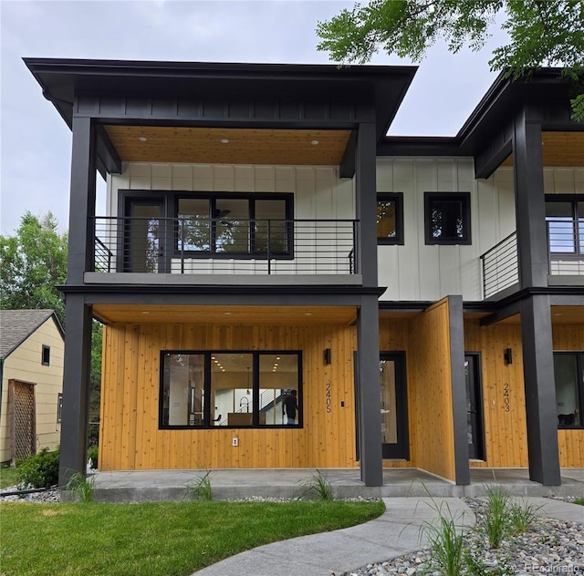 2405 S Franklin, Denver, CO 80210 - modern home featuring a balcony