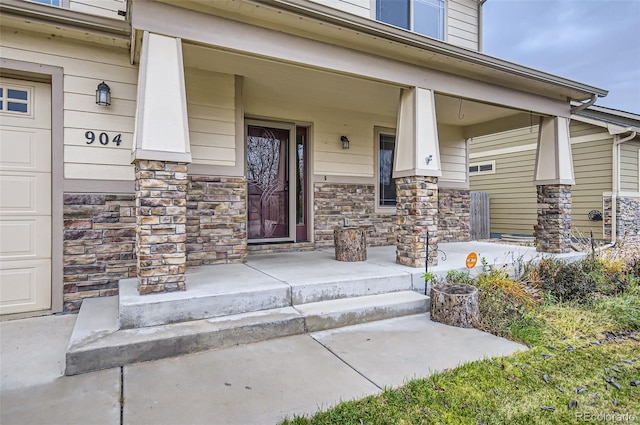 property entrance featuring a porch