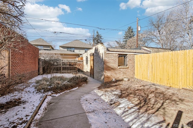 view of yard with fence and an outbuilding