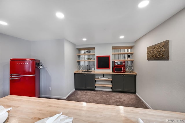 bar featuring carpet floors, recessed lighting, baseboards, and a sink