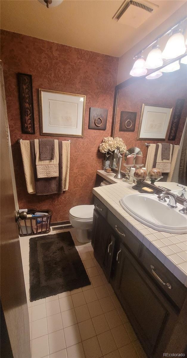 14282 E Radcliff Cir, Aurora, CO 80015 - bathroom featuring wallpapered walls, toilet, vanity, and tile patterned flooring