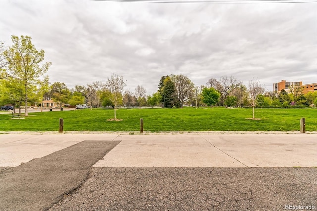 view of home's community featuring a lawn