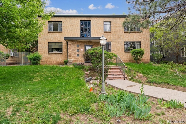 view of front of home with a front lawn