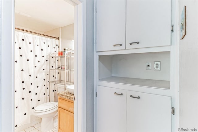 bathroom with tile patterned flooring, vanity, a shower with shower curtain, and toilet