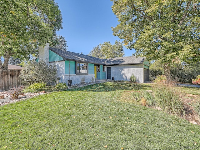 view of front of house featuring a front yard