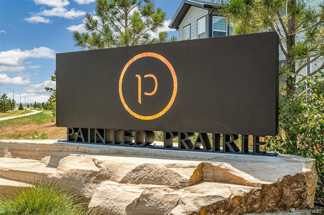 view of community / neighborhood sign