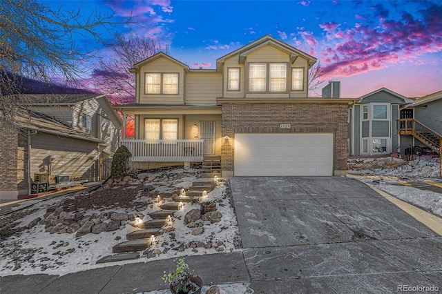 view of front property featuring a garage