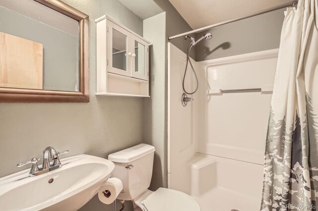 3143 50th Avenue Ct, Greeley, CO 80634 - bathroom with curtained shower and a textured wall