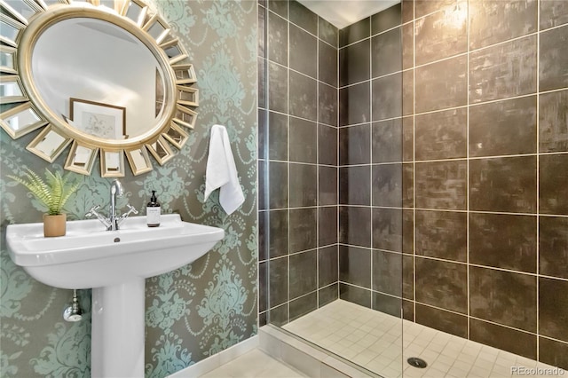 bathroom featuring tiled shower