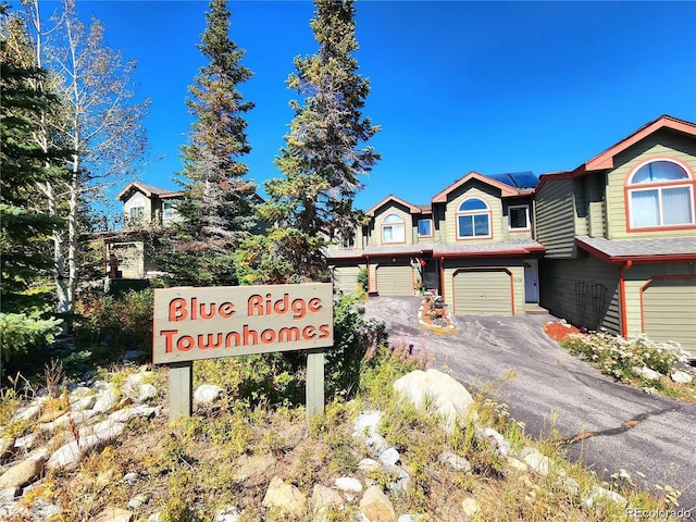 154 Fawn Ct, Silverthorne, CO 80443 - exterior view of asphalt driveway