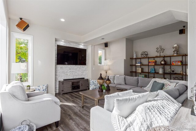 618 Fairchild Dr, Highlands Ranch, CO 80126 - living area featuring a wealth of natural light, dark wood-style flooring, visible vents, and recessed lighting