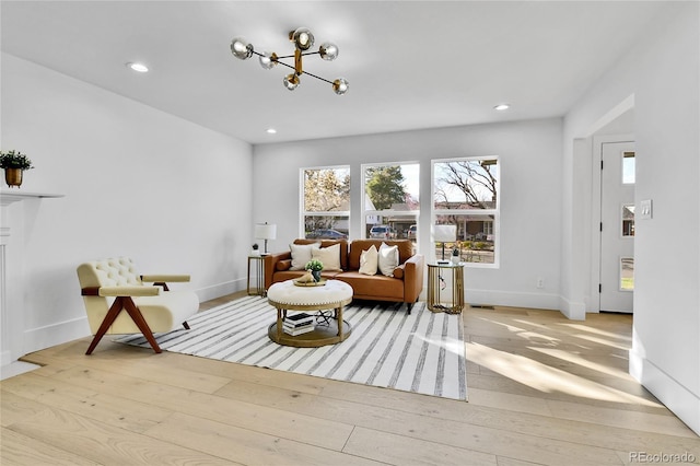 living room featuring wood-type flooring, plenty of natural light, a chandelier, recessed lighting, and baseboards