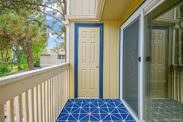 entrance to property featuring a balcony