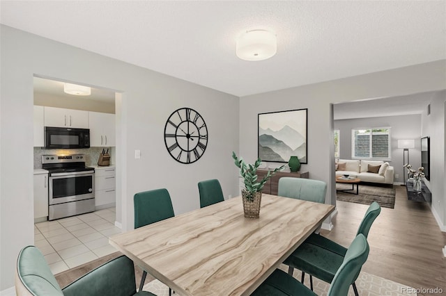 2973 Mesa Rd Unit C, Colorado Springs, CO 80904 - dining room with baseboards and light wood-type flooring