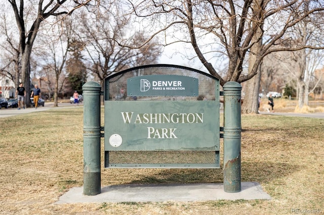 community / neighborhood sign with a lawn