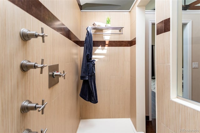 8160 W Phillips Ave, Littleton, CO 80128 - bathroom featuring a tile shower