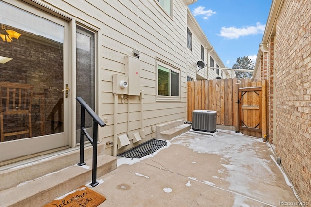 7624 S Cove Cir, Centennial, CO 80122 - view of patio with entry steps and a gate