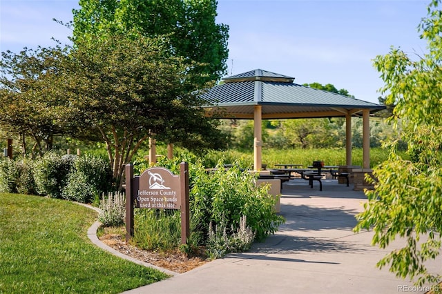5562 W 72nd Pl, Westminster, CO 80003 - surrounding community with a gazebo