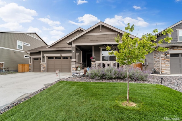 craftsman inspired home featuring a front lawn and a garage