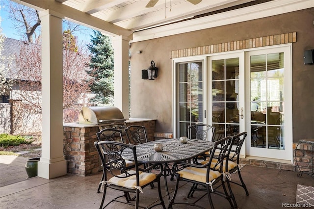 view of patio with grilling area, a ceiling fan, an outdoor kitchen, and outdoor dining area