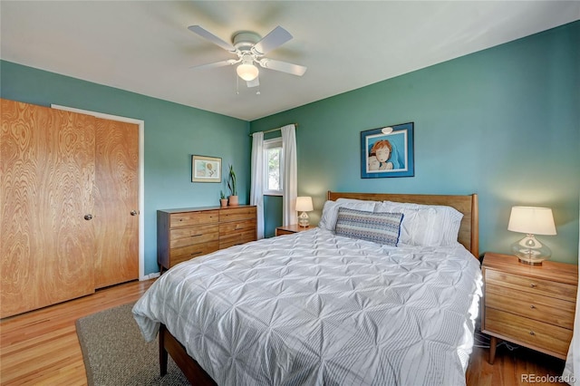 bedroom featuring ceiling fan, hardwood / wood-style floors, and a closet