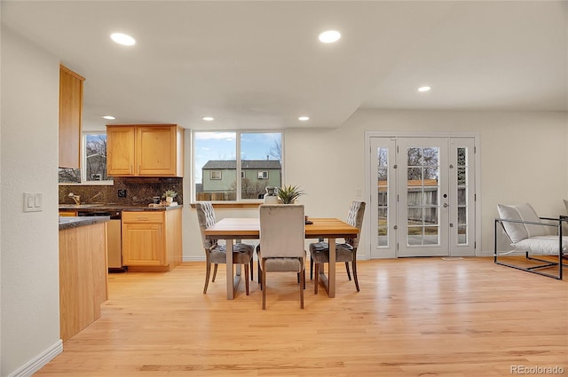 dining area with light wood finished floors, recessed lighting, and baseboards